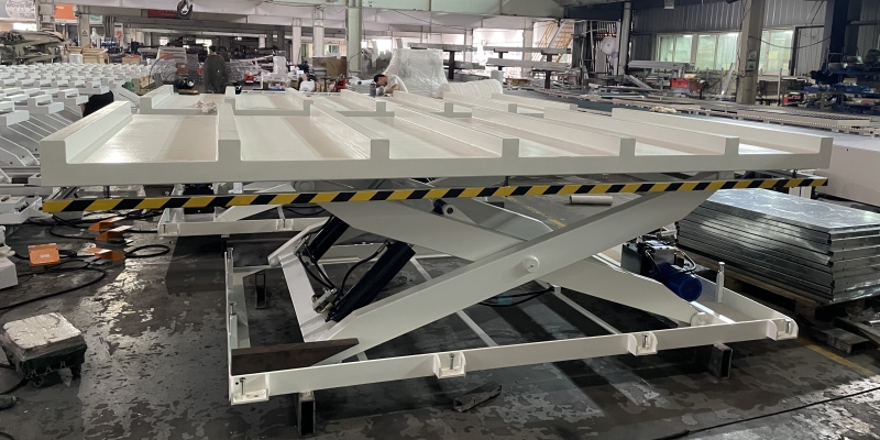 Ascenseur hydraulique avec 6 positions de fourche pour meubles de panneau: solution de transfert de matériaux personnalisée