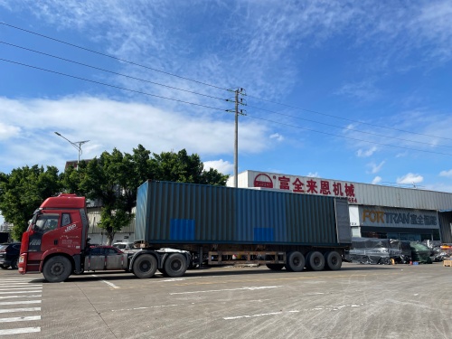 Deux lignes de production complètes de pliage et de scellage de cartons expédiées au Pérou pour améliorer la capacité d'emballage locale
